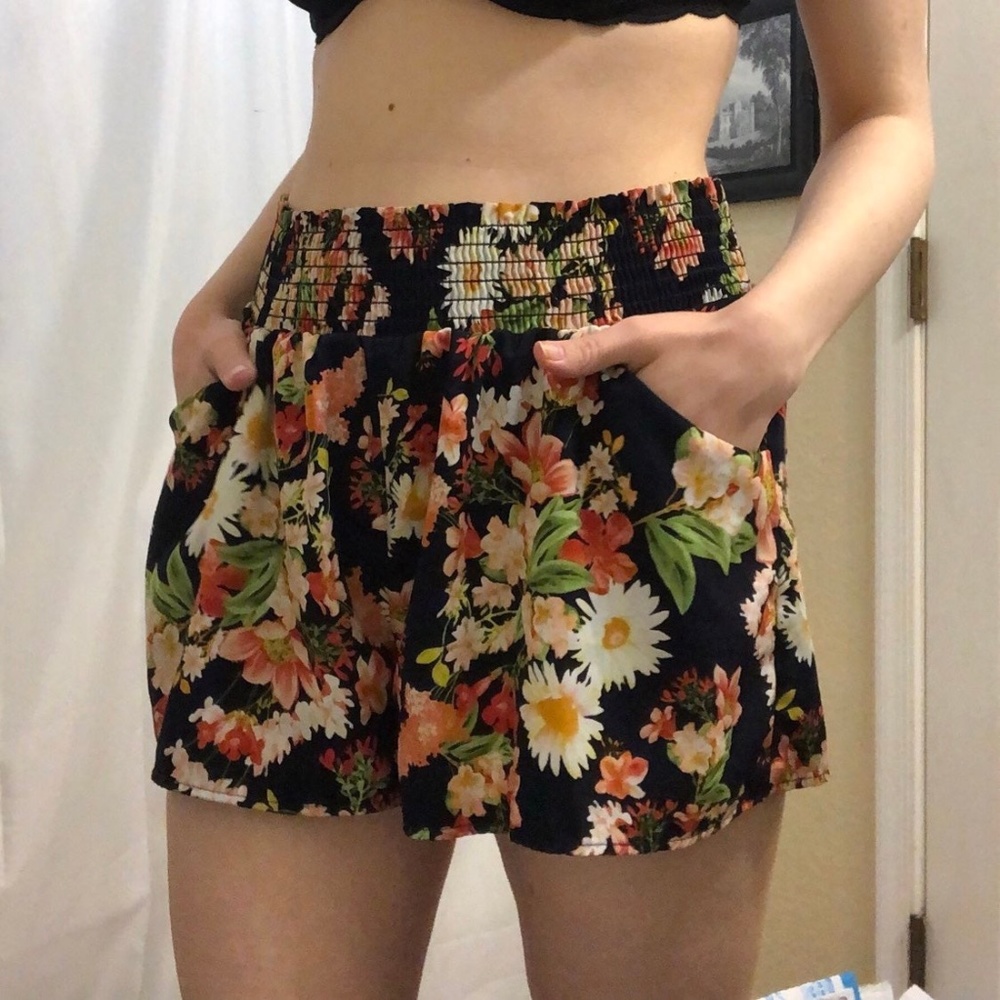Y2K HIGH WAISTED FLORAL SHORTS